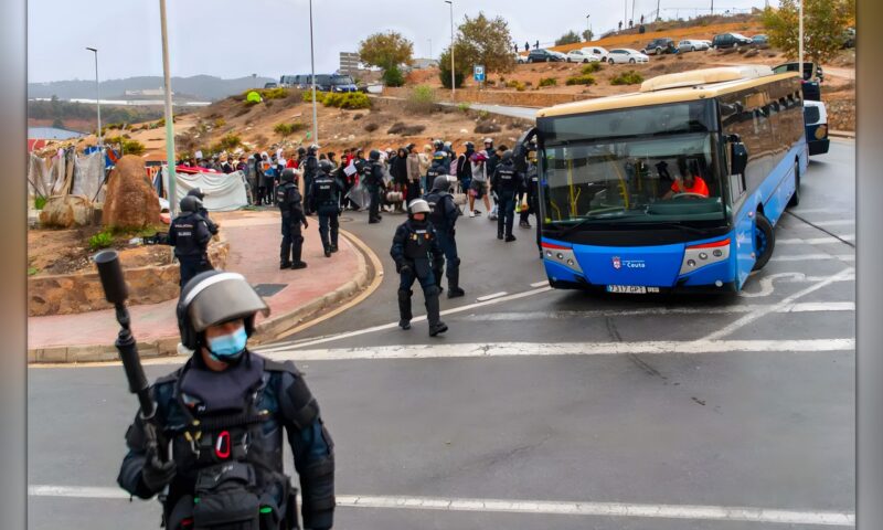 جهود إسبانيا لإنهاء تكدس المهاجرين في سبتة تفجر انتقادات حقوقية