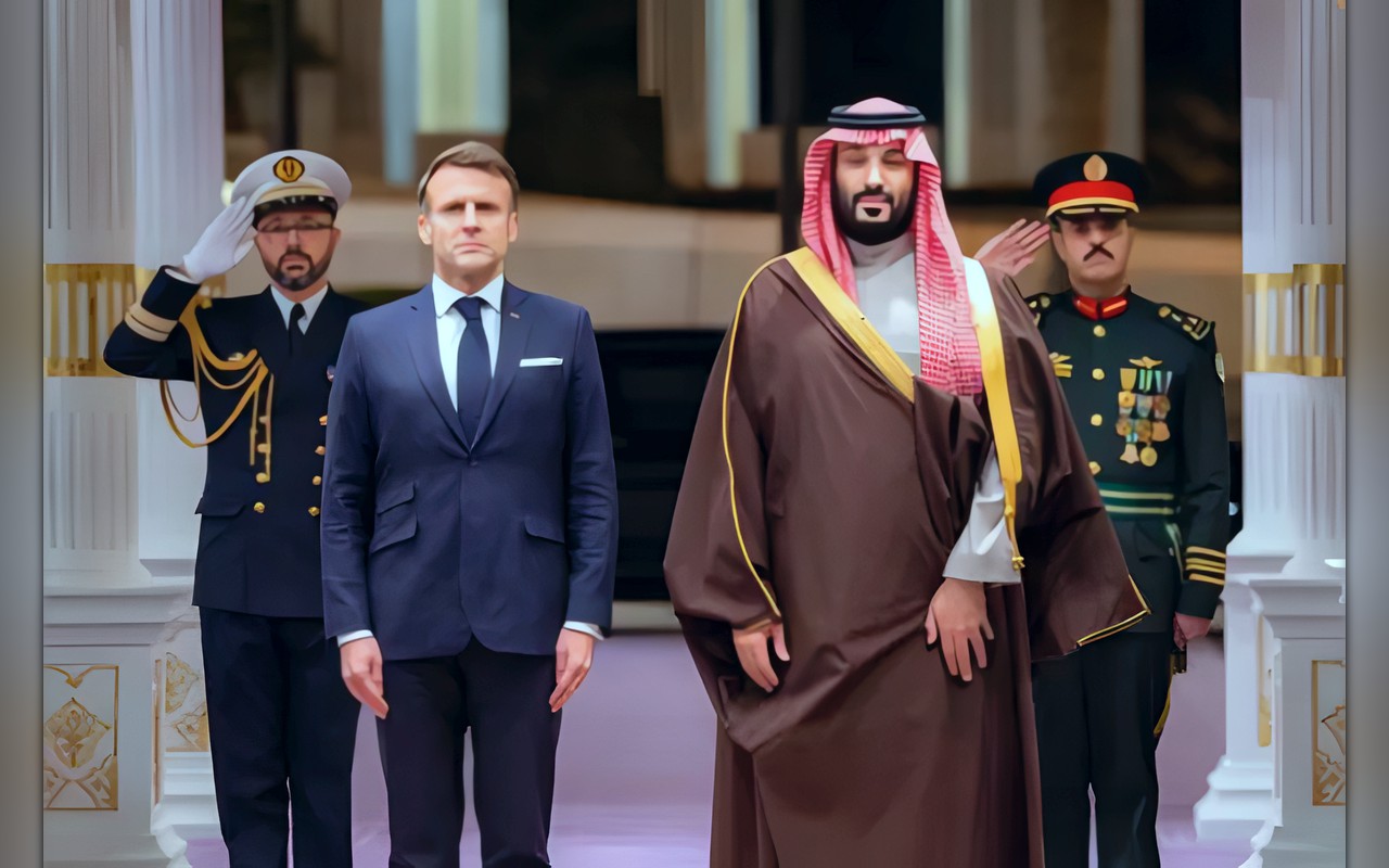 الرئيس الفرنسي يصل إلى الرياض