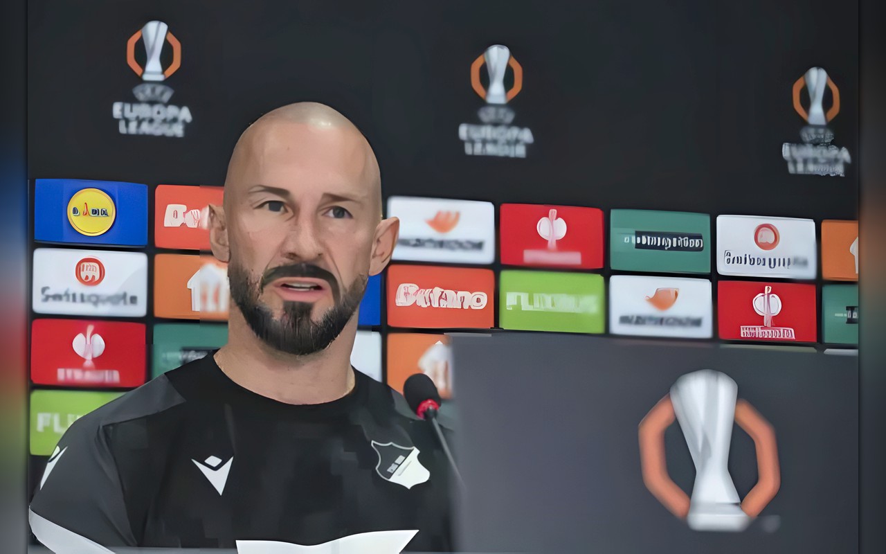 مدرب هوفنهايم يحتفل بعيد ميلاده بتحدي ليون في الدوري الأوروبي