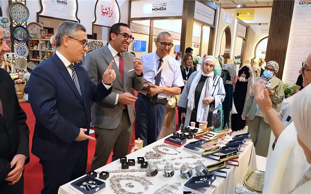 زيارات دبلوماسية وآلاف الزوار من العرب والأجانب ووفود طلابية وحفلات للفنون الشعبية بمعرض تراثنا
