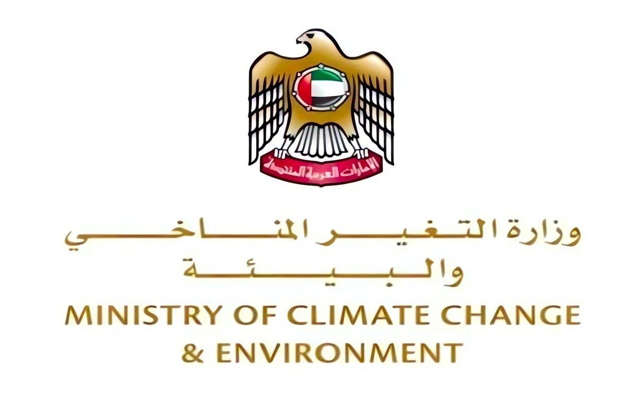 البيئة الإماراتية: إغلاق مؤقت للشواطئ والمناطق الساحلية بإمارة أم القيوين بعد تسرب نفطي من إحدى الناقلات