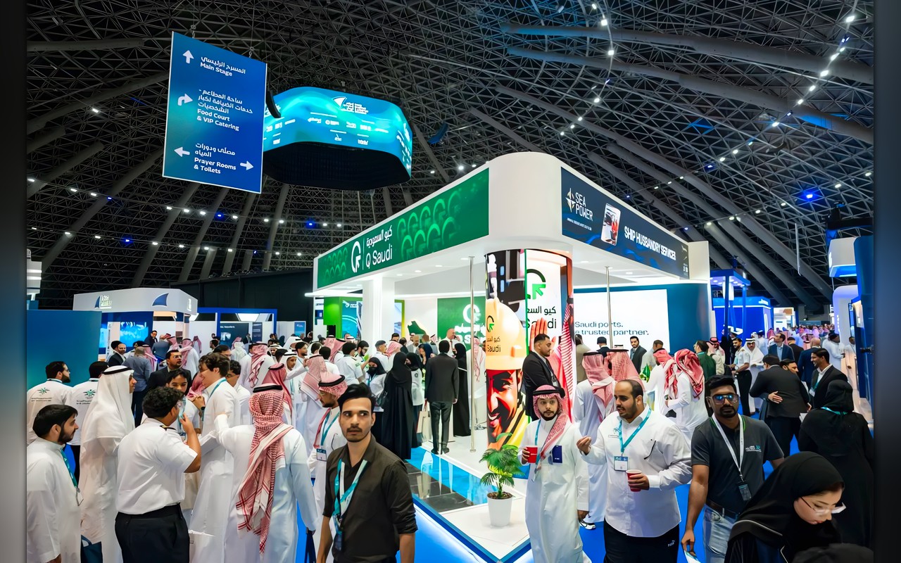 اضطرابات الملاحة تُعيد رسم خريطة الشحن… والموانئ السعودية في الواجهة