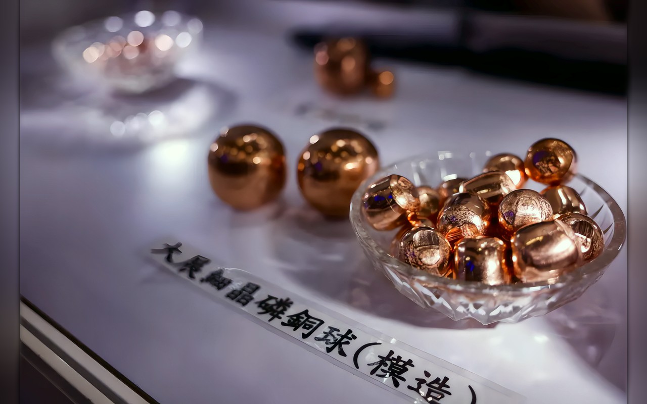 النحاس يهبط إلى أدنى مستوى في 5 أسابيع مع استمرار تراكم المخزونات