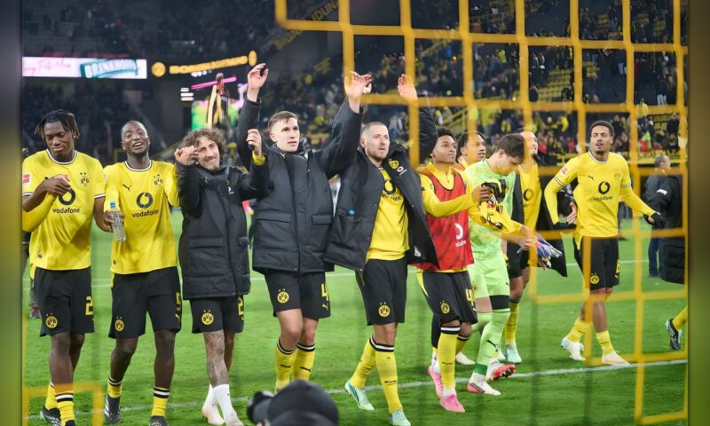 «البوندسليغا»: دورتموند يفوز ويتصدر قبل «الكلاسيكر»