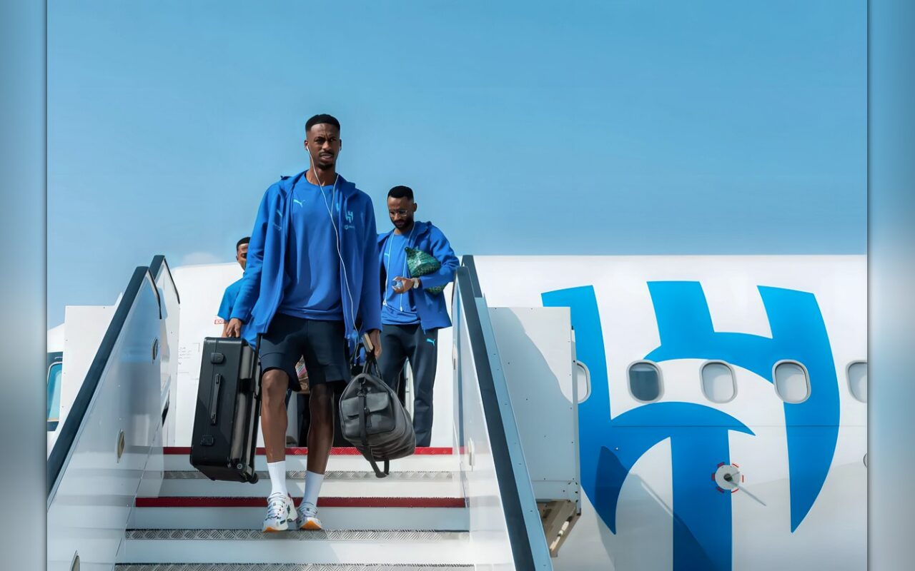 الهلال يصل إلى الدوحة تأهباً لمواجهة الشمال القطري
