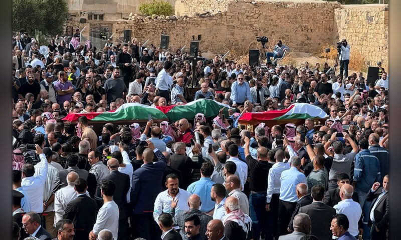وسط أجواء من الحزن… تشييع ضحايا الاعتداء على كنيسة في الأردن