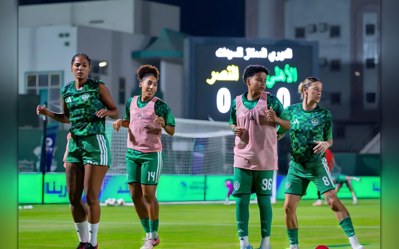 «سيدات الأهلي» من منصات التتويج إلى صدمة العشرة