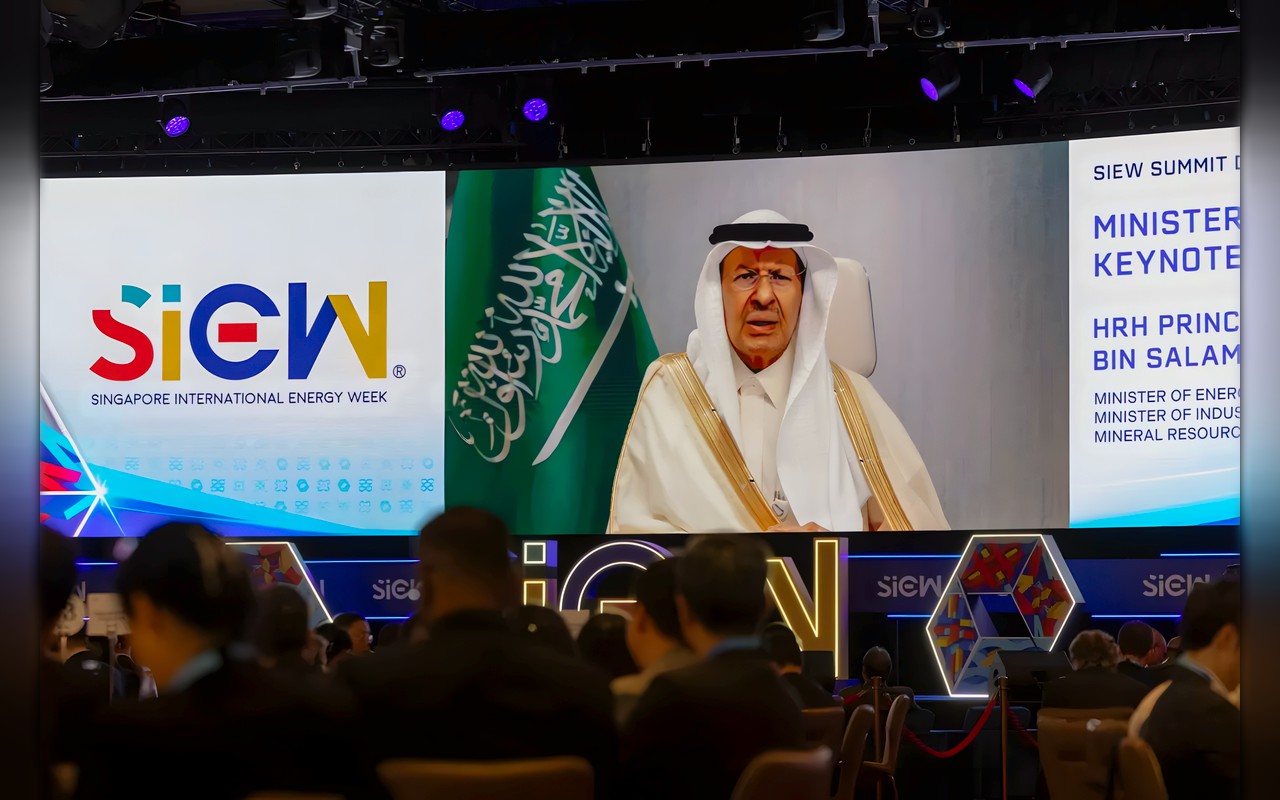 السعودية وسنغافورة ترتبان لتخزين النفط الخام بدءاً من 2027