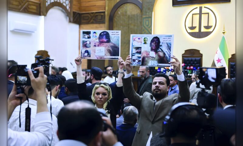توقيف ضباط سابقين متهمين بجرائم حرب بينهم ابن عم بشار الأسد