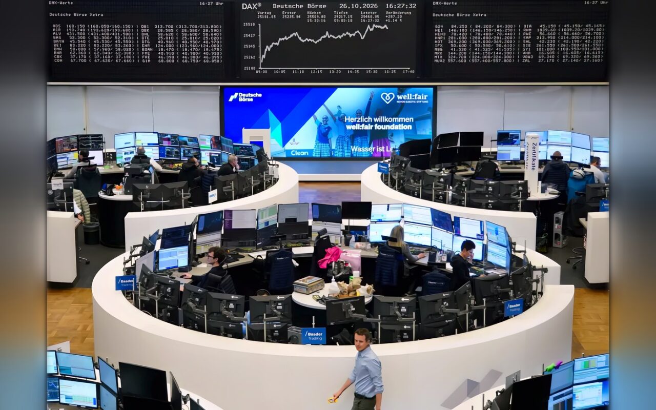 الأسهم الأوروبية تتراجع بضغط من «إتش إس بي سي» وتوترات فرنسا