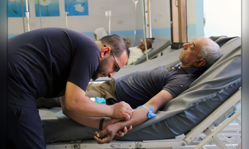 تعز على حافة الجوع بعد تفجير الطرق ومنع الإمدادات