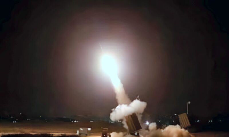 إصابة مقيم عربي ووقوع أضرار مادية إثر سقوط شظايا صاروخ باليستي في الرياض