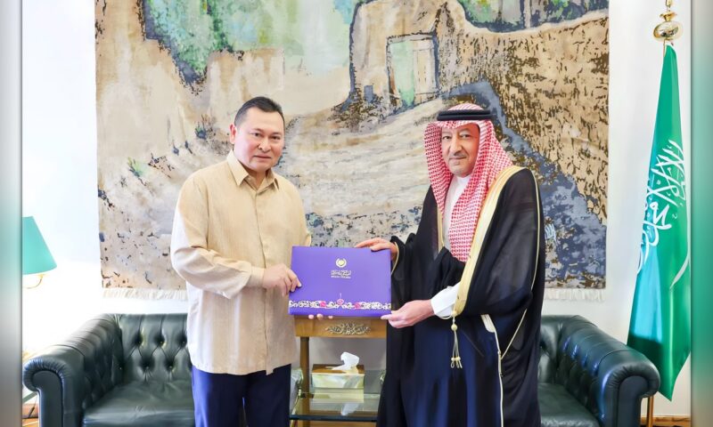 خادم الحرمين وولي العهد يتلقيان رسالتين من ملك ماليزيا