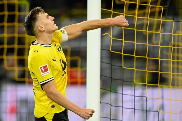 شلوتربيك يشيد بقدرات سابيتزر بعد هدفه الحاسم أمام بريمن