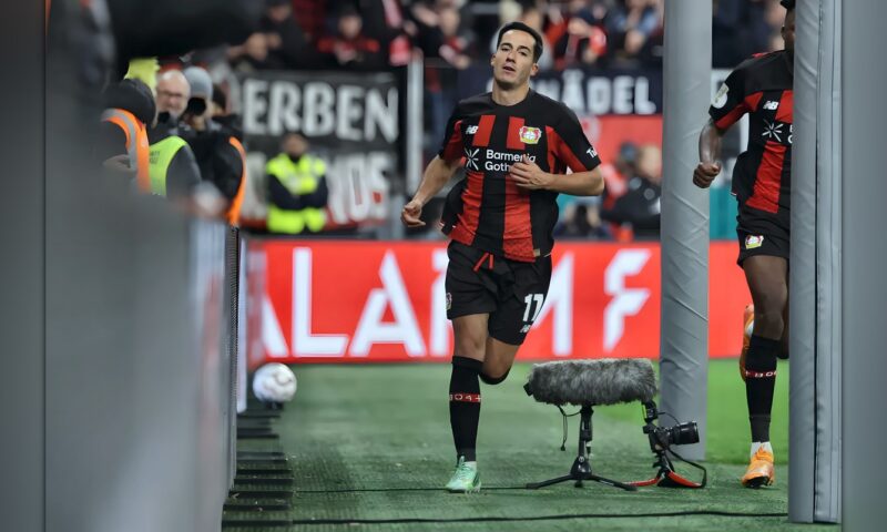 فازكيز لاعب باير ليفركوزن يهدي هدفه لضحايا حادث قطار بإسبانيا