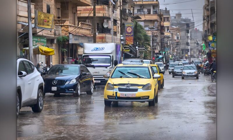 وفاة شخص وإنقاذ 15 مدنياً وإجلاء عائلات جراء السيول في سوريا