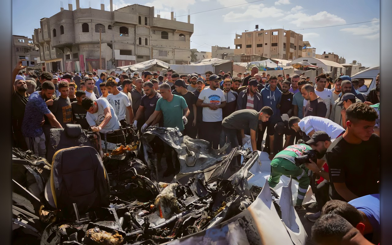 قتيلان فلسطينيان بقصف إسرائيلي استهدف حافلة مدنية وسط غزة