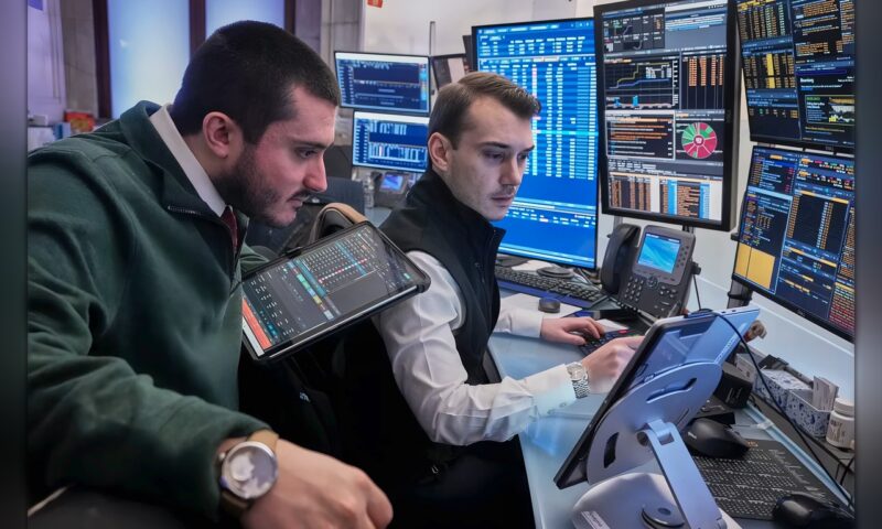 «وول ستريت» تتراجع وسط تساؤلات بشأن استدامة طفرة التكنولوجيا