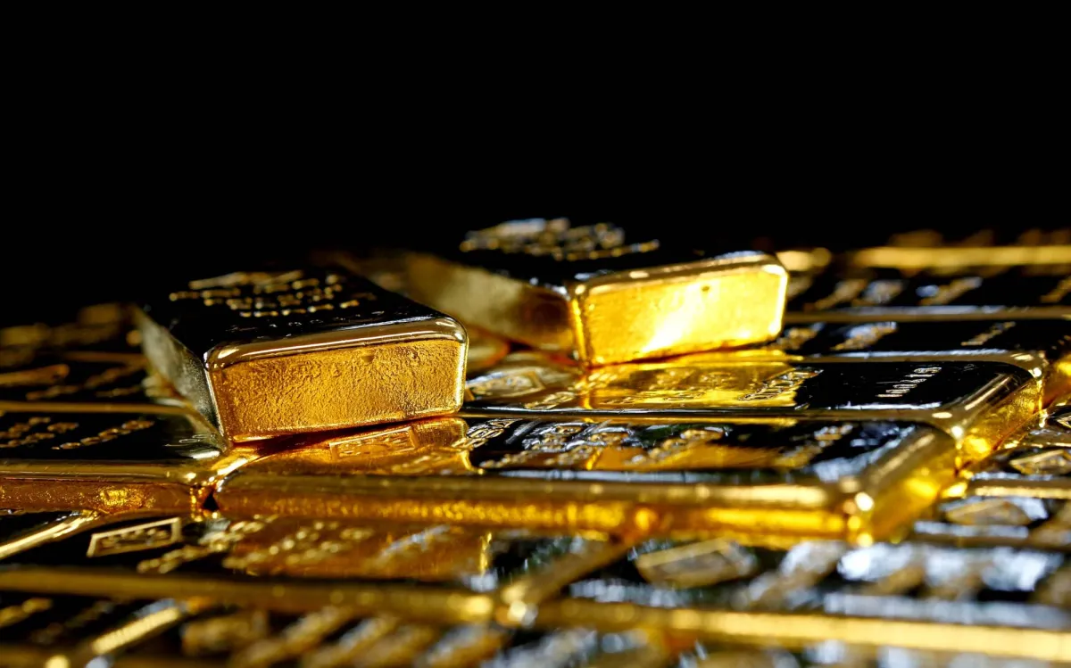 الذهب يتراجع 2 % ويصل لأدنى مستوى منذ نوفمبر 2025