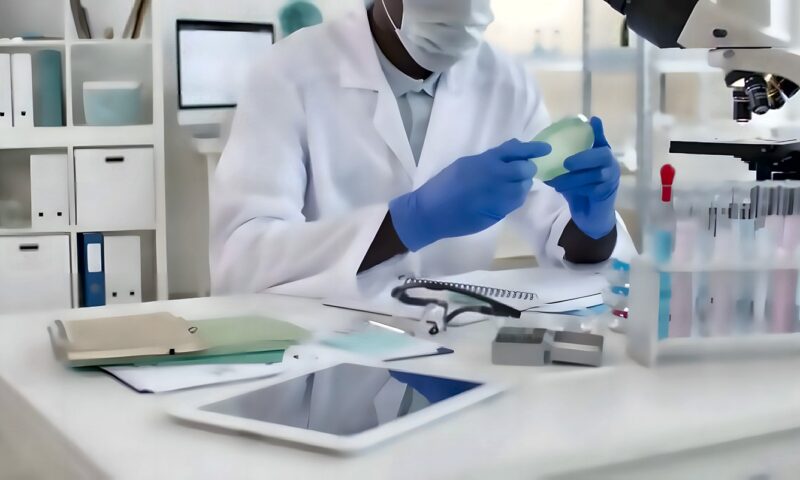 مستشار السيسي للصحة: لا فيروسات شديدة الخطورة أو تحورات قوية