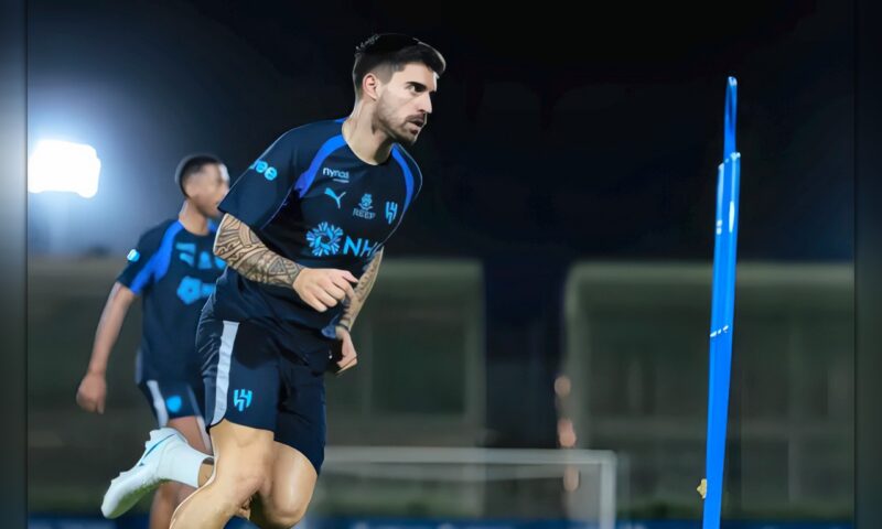 الهلال «الجريح آسيوياً» لاستعادة الصدارة المحلية من شباك الفتح