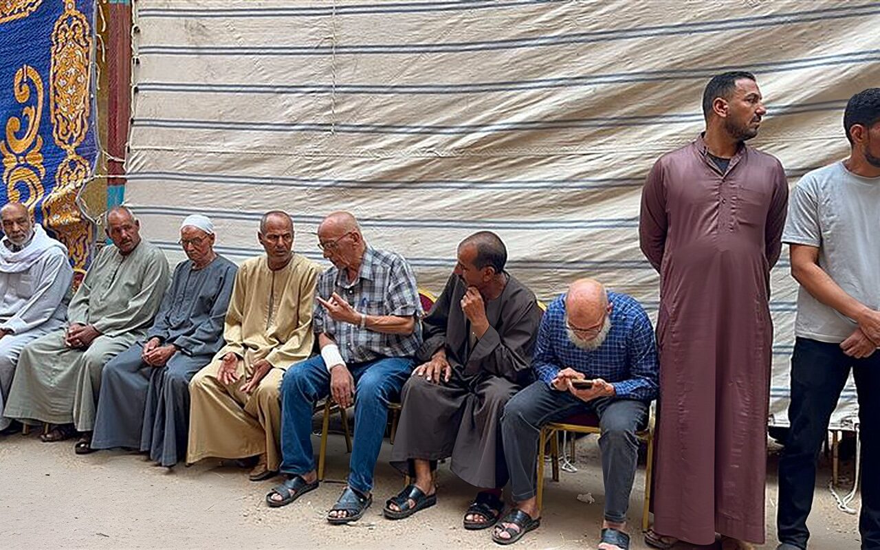 أسرة مضيفة الطيران شهيدة حادث مطار الرياض تستقبل المعزين قبل تشييع الجثمان (صور)