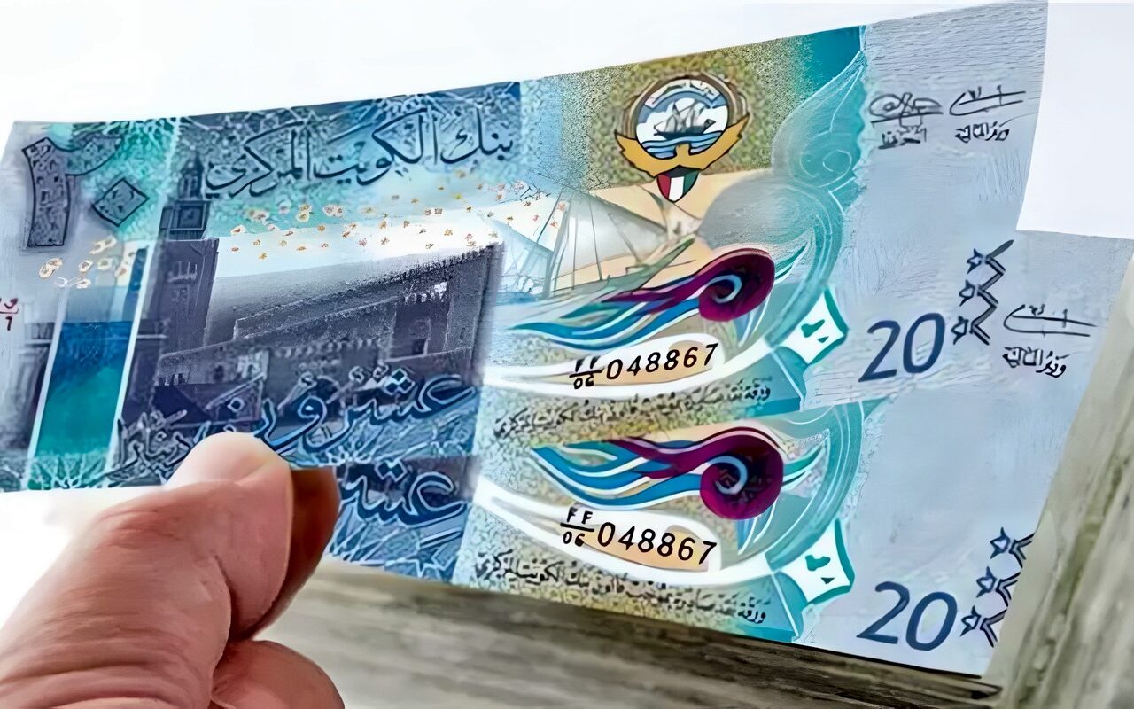 سعر الدينار الكويتي مقابل الجنيه في البنوك المصرية مساء اليوم السبت