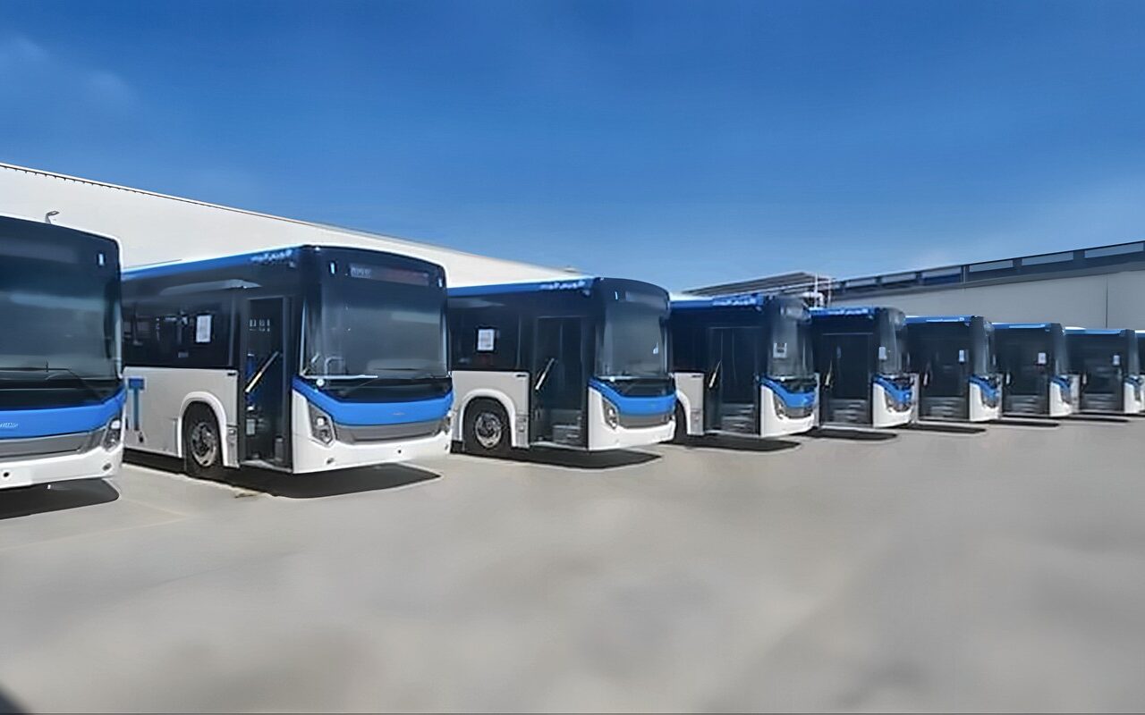 الدفعة الثانية من أتوبيسات BRT تصل الطريق الدائري استعدادًا للتشغيل