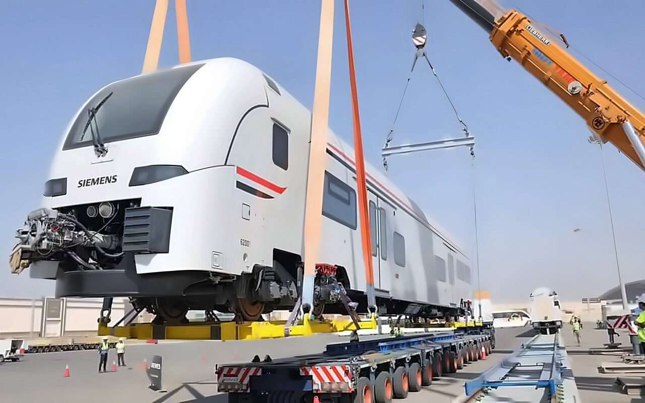 استعدادات مكثفة لبدء التشغيل التجريبي للقطار الكهربائي السريع بالخط الأول