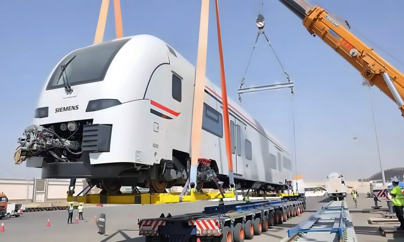 استعدادات مكثفة لبدء التشغيل التجريبي للقطار الكهربائي السريع بالخط الأول