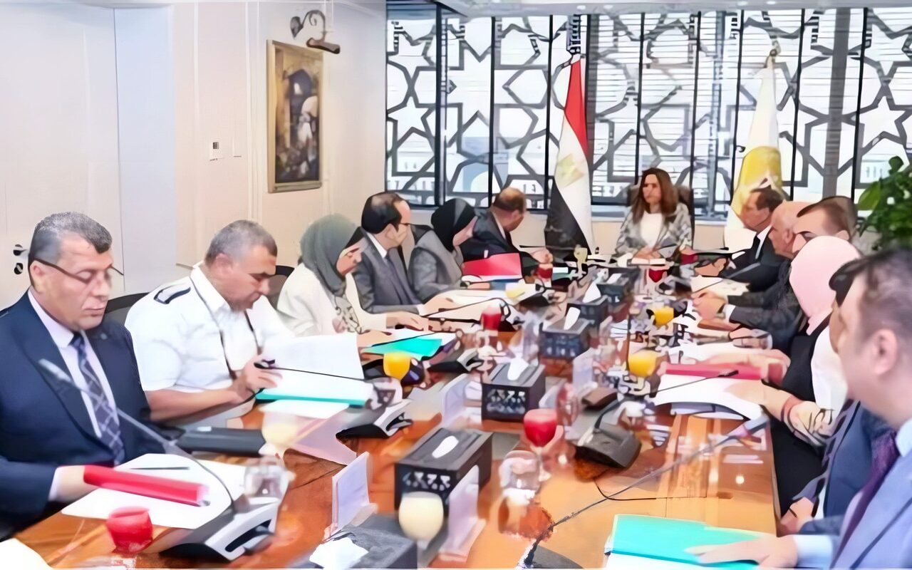وزيرة التنمية المحلية والبيئة تترأس الاجتماع الخامس والعشرين لمجلس إدارة صندوق حماية البيئة