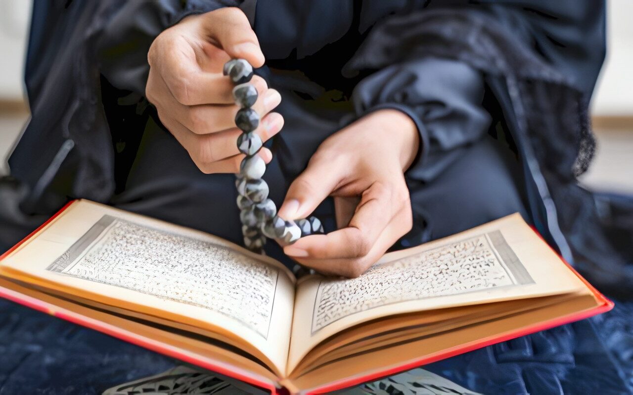 هل يجوز الاستغفار والتسبيح والصلاة على النبي للمتوفى؟.. أمين الإفتاء يوضح
