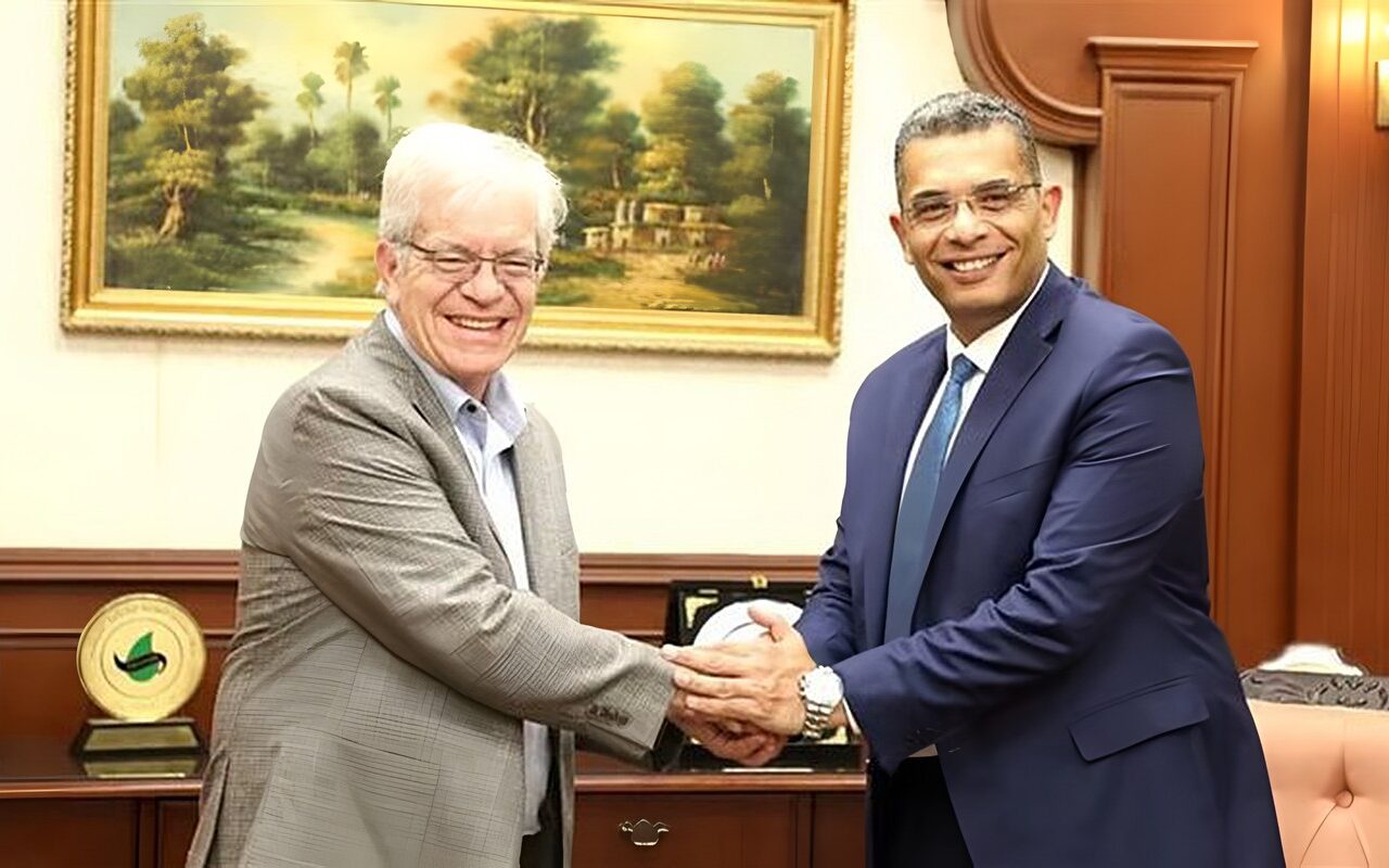 محافظ البحر الأحمر يبحث مع القائم بأعمال السفير الأمريكي فرص الاستثمار السياحي ومشروعات الطاقة
