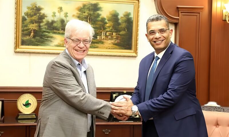 محافظ البحر الأحمر يبحث مع القائم بأعمال السفير الأمريكي فرص الاستثمار السياحي ومشروعات الطاقة