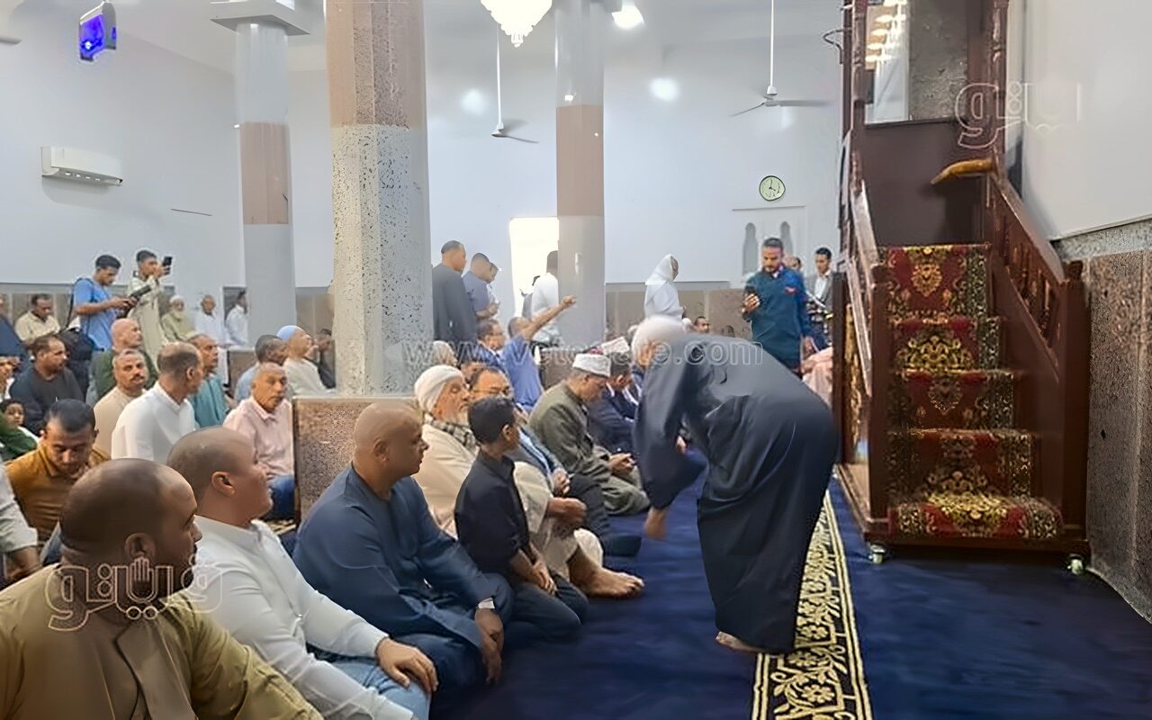 نقل شعائر صلاة الجمعة من مسجد الإمام الحسين بالقاهرة (بث مباشر)