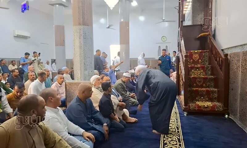 نقل شعائر صلاة الجمعة من مسجد الإمام الحسين بالقاهرة (بث مباشر)