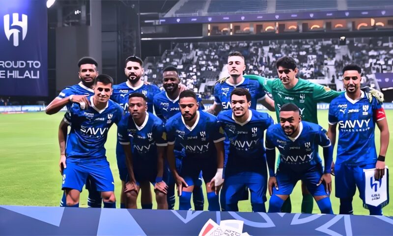واتكينز يقود تشكيل الهلال أمام القادسية في الدوري السعودي