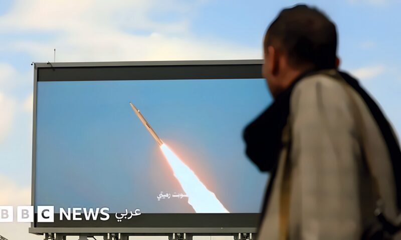 “التحالف” ينفذ عملية عسكرية في الحديدة لحماية الملاحة، وأنصار الله يؤكدون “إحكام قبضتهم” على مكتسباتهم