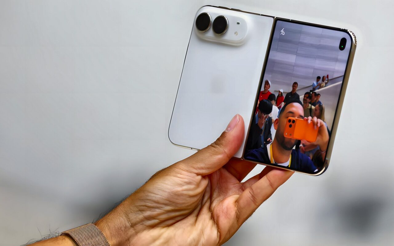 تصنيف IP68 في آيفون ديو القابل للطي.. هل يمكنك اصطحابه إلى الشاطئ بأمان؟