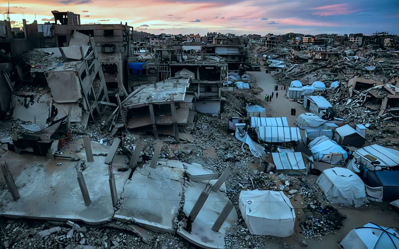 غزة… إصابة 4 من عائلة بقصف إسرائيلي على مدرسة تؤوي نازحين