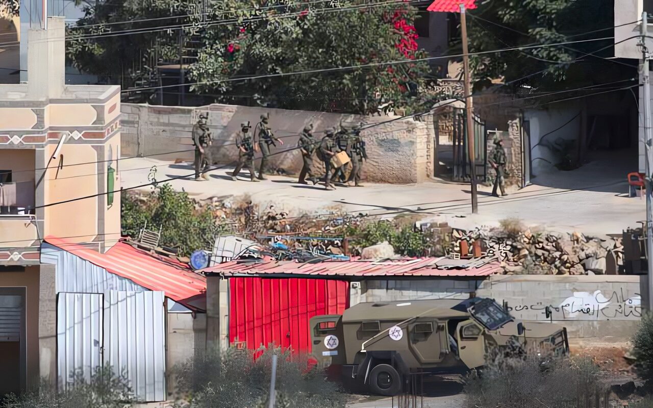 الضفة… جيش الاحتلال يعتقل 13 فلسطينيا بينهم 3 أشقاء