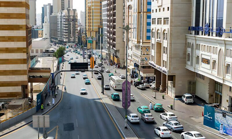اليمن: تحذيرات حوثية للمطارات والمنشآت السعودية… خسائر في الأسواق وسجال حول المقدسات