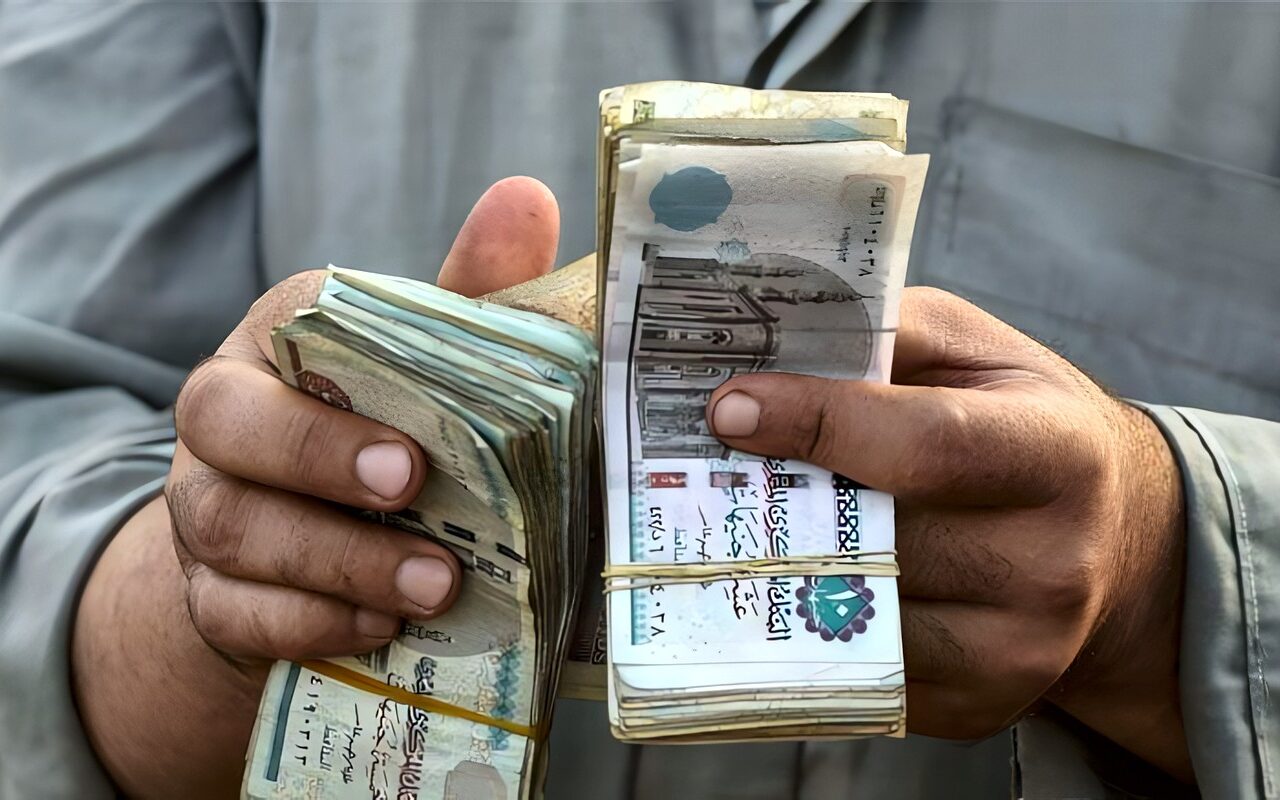الدولار يتجاوز 56 جنيها في مصر لأول مرة على الإطلاق