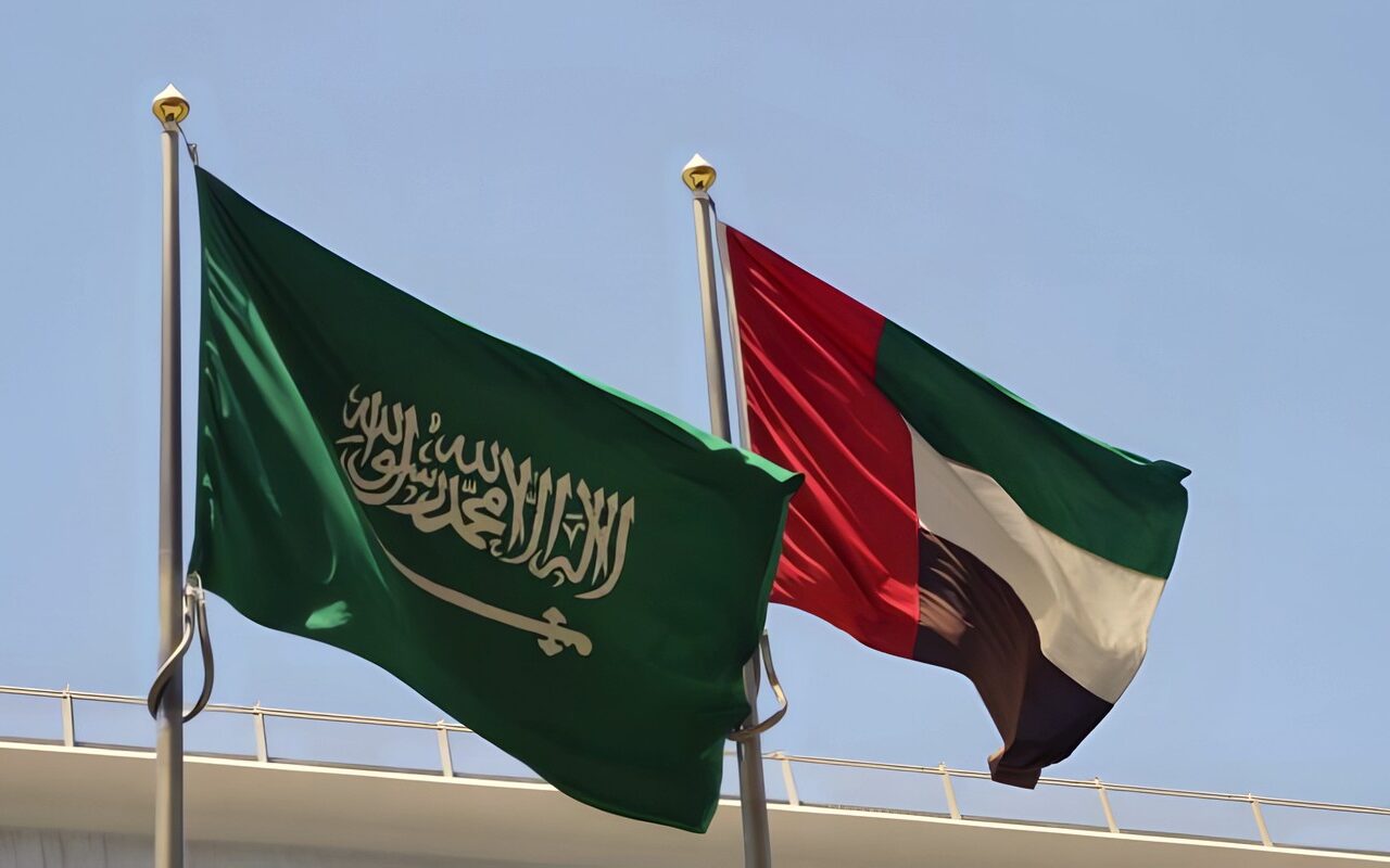 فايننشال تايمز: السعودية تسعى لحل الخلافات العالقة مع الإمارات ومواجهة خطر الحوثيين