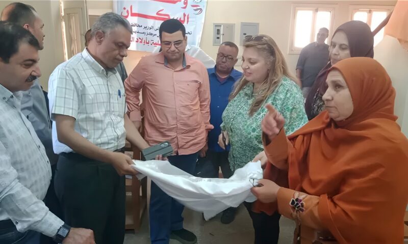 متابعة ميدانية لجهود دعم الحرف اليدوية بمشغل الفتيات بأسيوط