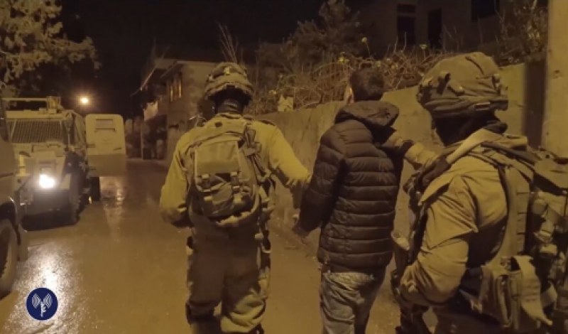 الاحتلال يعتقل 15 فلسطينياً بالضفة بينهم أسرى محررون وأشقاء