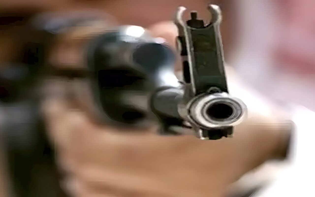 فتح النار عليهم.. مسلح يقتل ويصيب 3 مصريين في سوق بالخرطوم