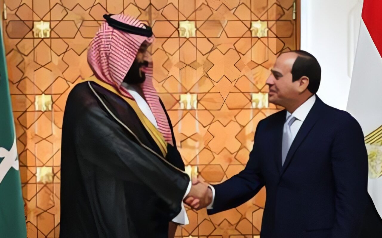 “عكاظ” تبرز تصريحات فخامة الرئيس السيسى: أمن السعودية مرتبط بأمن مصر القومى