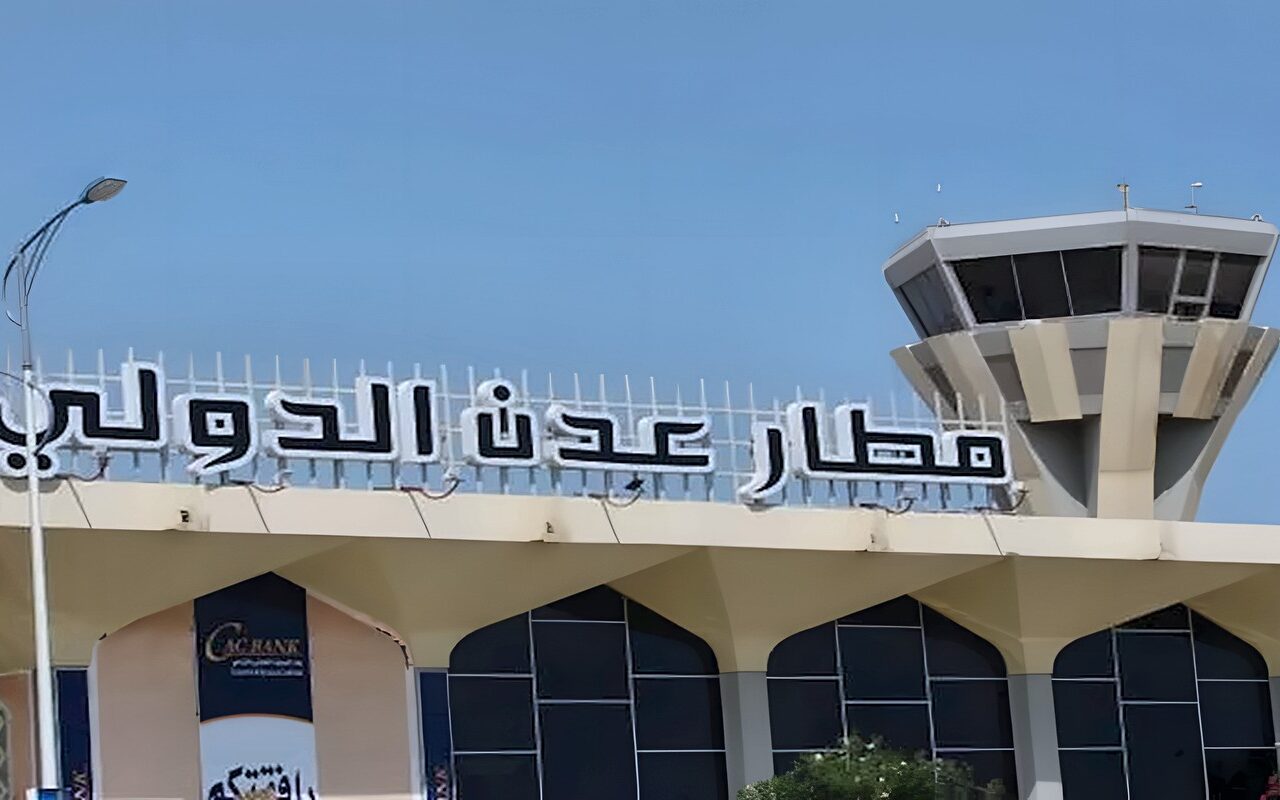 صاروخان حوثيان يستهدفان مطار عدن.. وتصعيد عسكري في جبهات اليمن