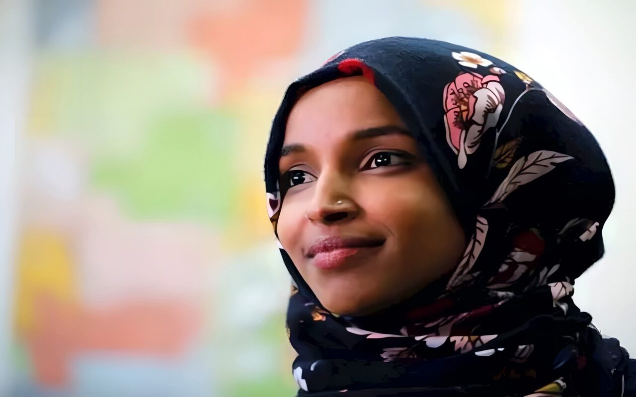 إلهان عمر تتحدى إدارة ترامب: لن أتراجع عن حملتي الانتخابية رغم محاولات الترهيب